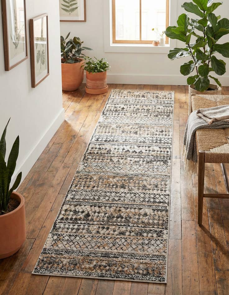 Detail image of 2' 7 x 13' Leipzig Runner Rug