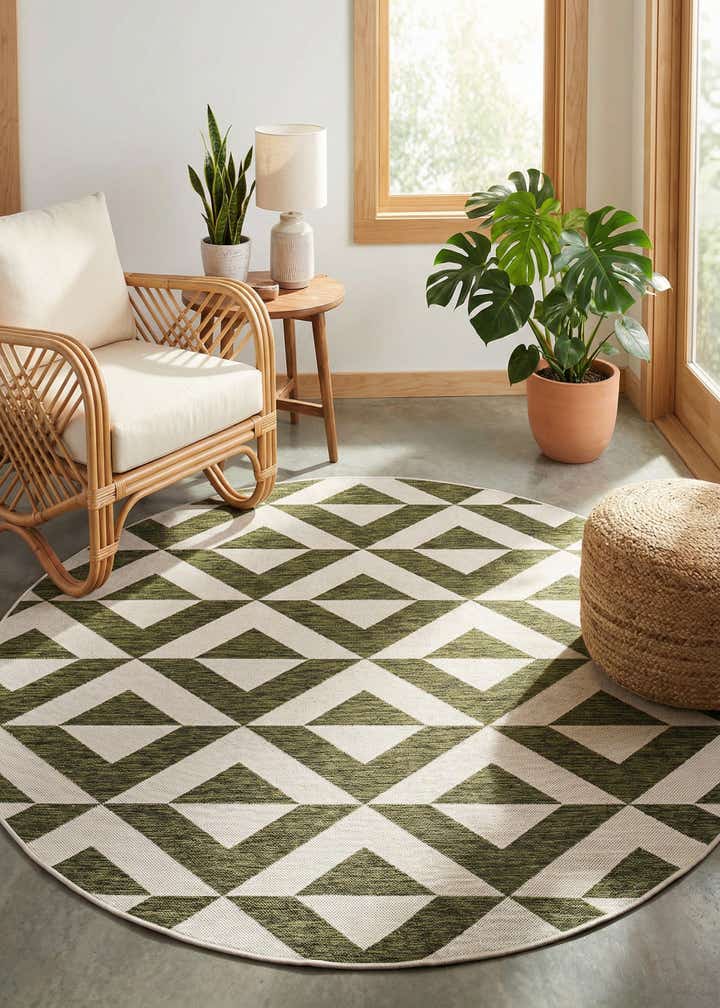 7' x 7' Easy-Clean Jill Zarin Indoor / Outdoor Round Rug