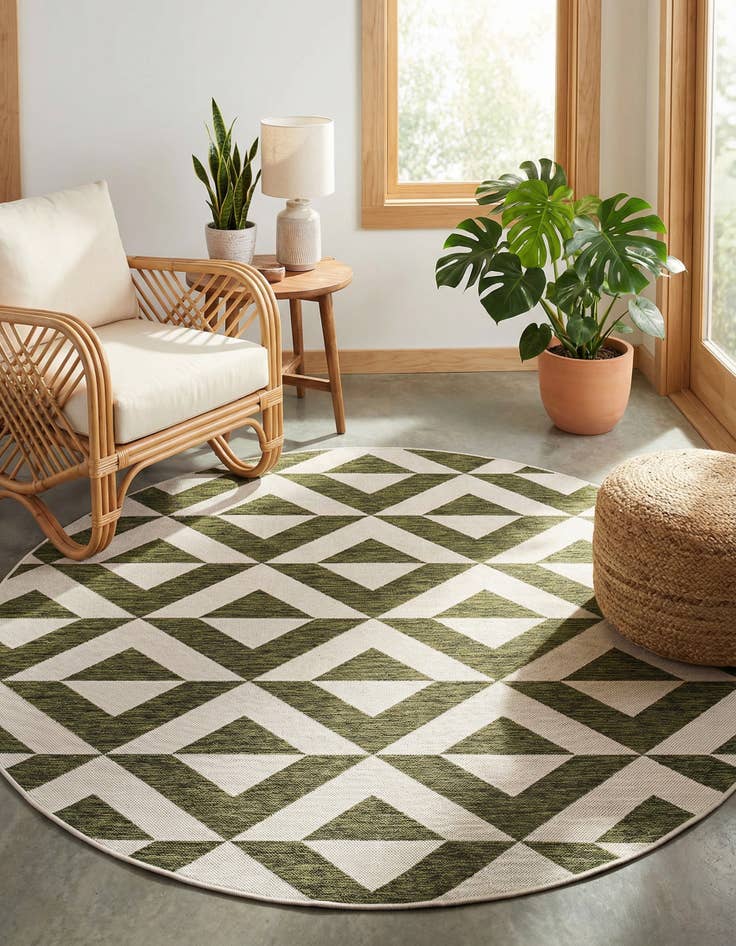 Detail image of 7' x 7' Easy-Clean Jill Zarin Indoor / Outdoor Round Rug