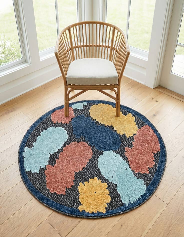 Detail image of 3' 3 x 3' 3  Washable Belize Indoor / Outdoor Round Rug
