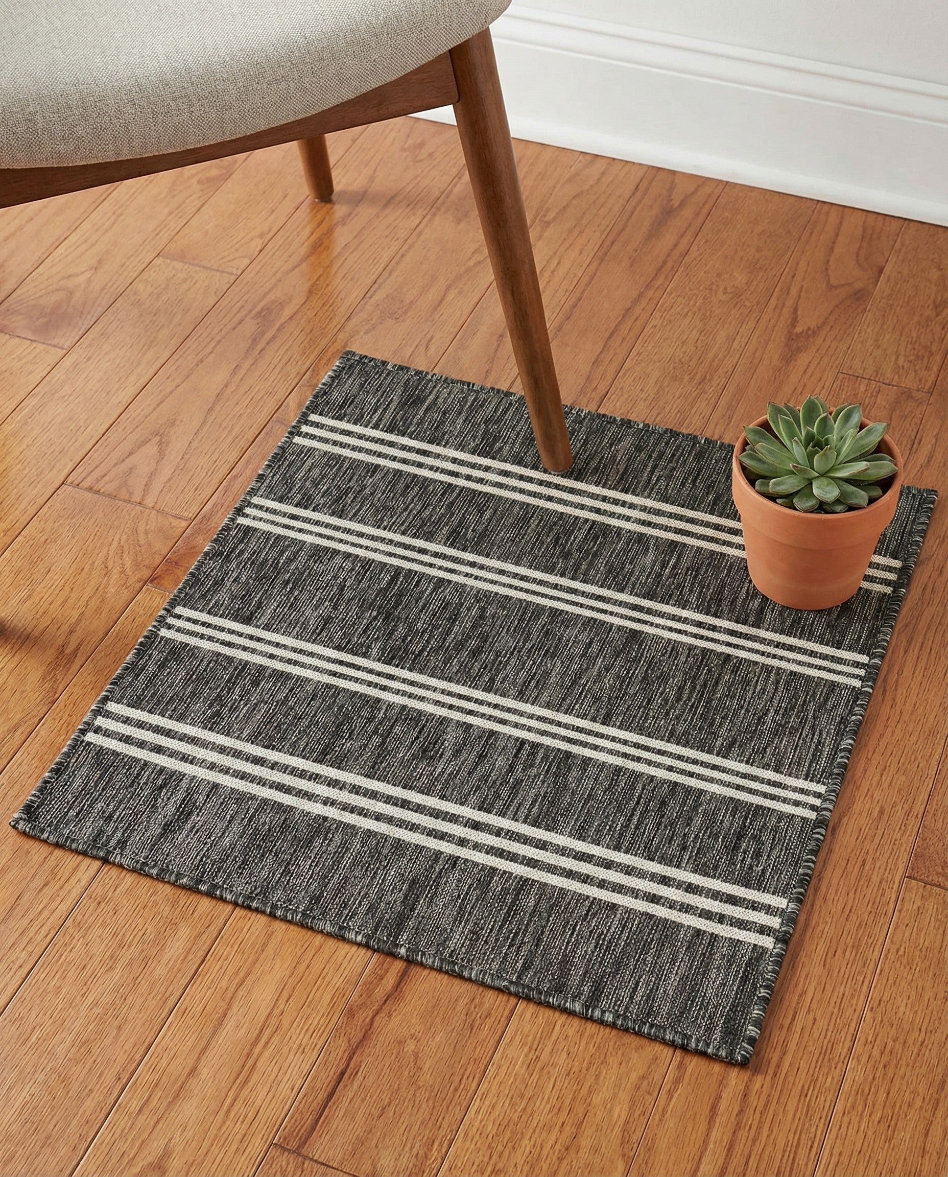 1' 4 x 1' 4 Easy-Clean Jill Zarin Indoor / Outdoor Sample Rug