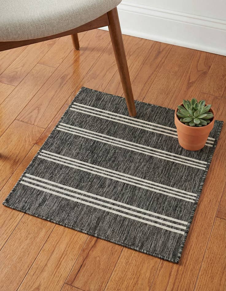 Detail image of 1' 4 x 1' 4 Washable Jill Zarin Indoor / Outdoor Sample Rug