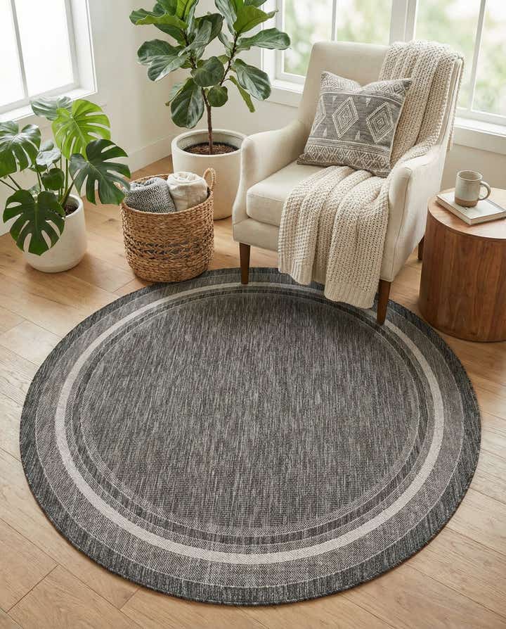 5' 3 x 5' 3 Easy-Clean Border Indoor / Outdoor Round Rug