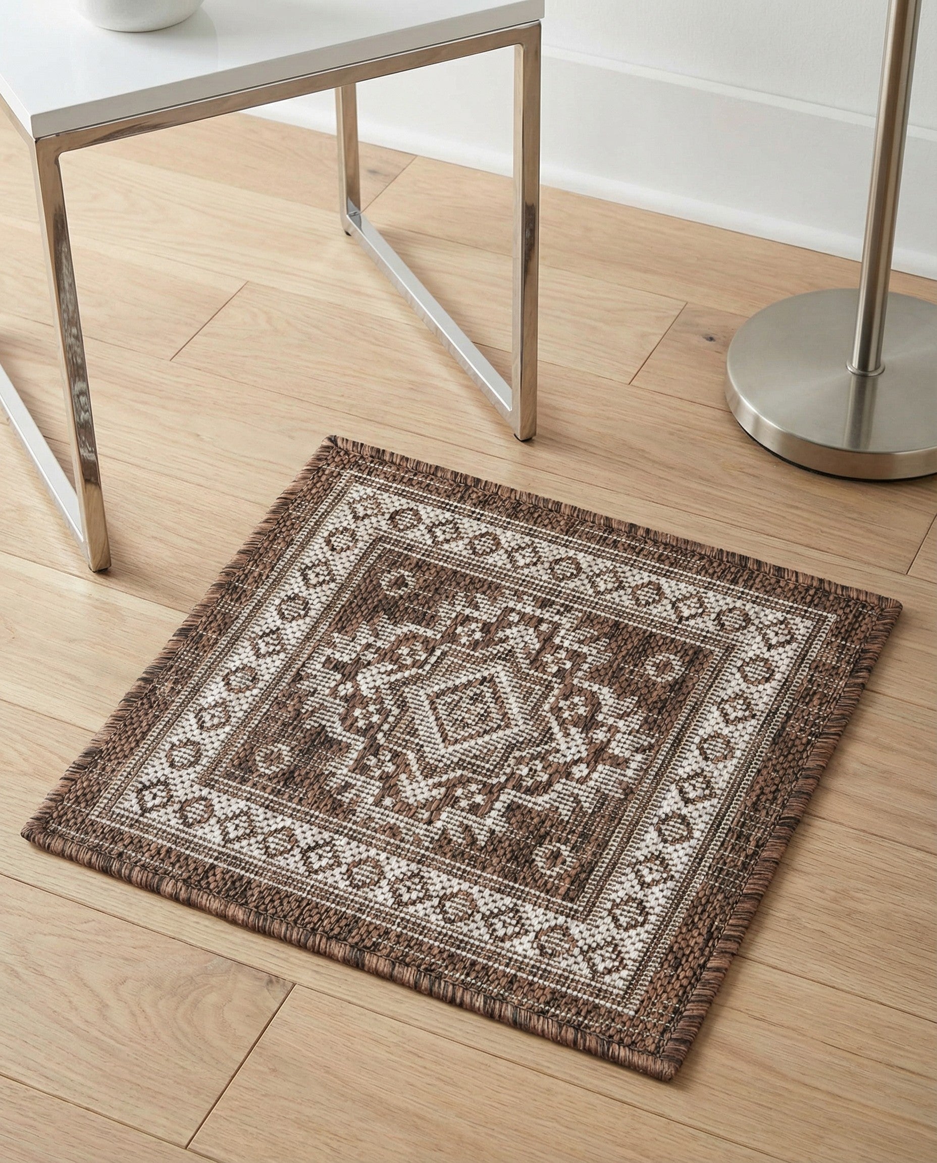 1' 4 x 1' 4 Easy-Clean Aztec Indoor / Outdoor Sample Rug