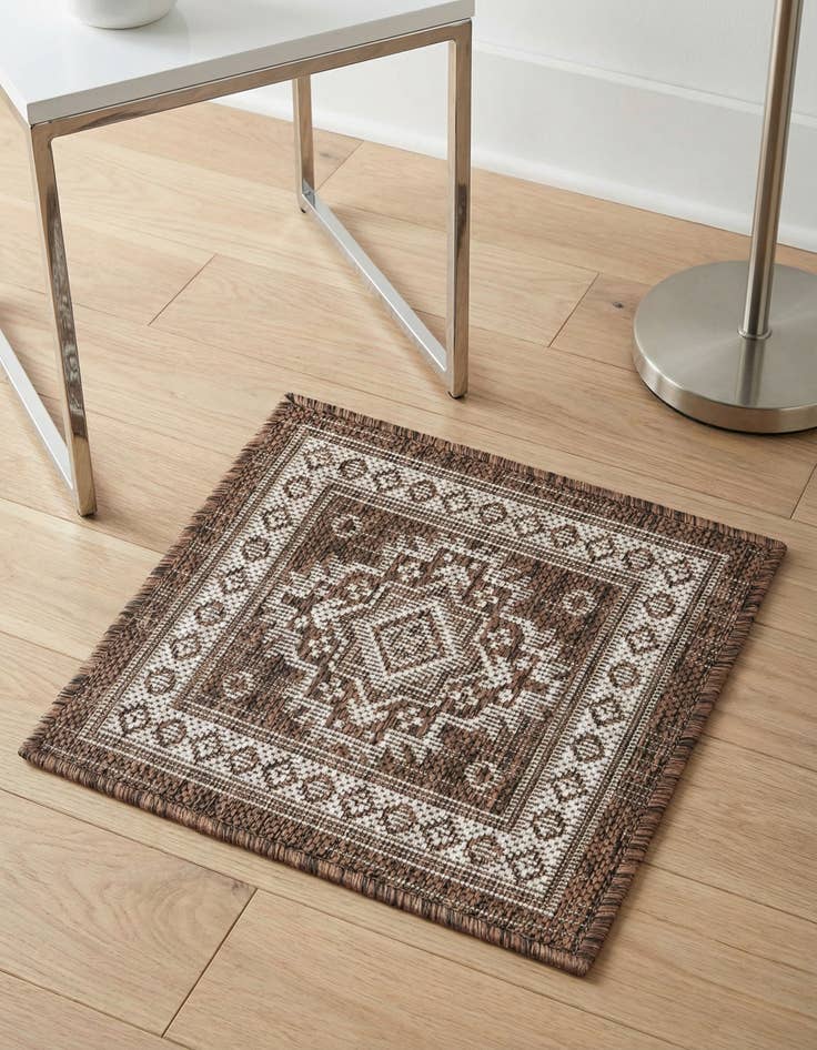 Detail image of 1' 4 x 1' 4 Washable Aztec Indoor / Outdoor Sample Rug