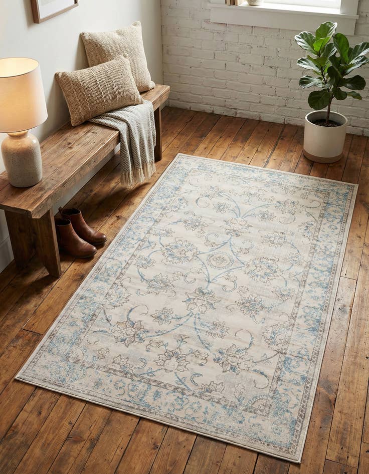 Detail image of 3' 3 x 5' 3 Victoria Rug