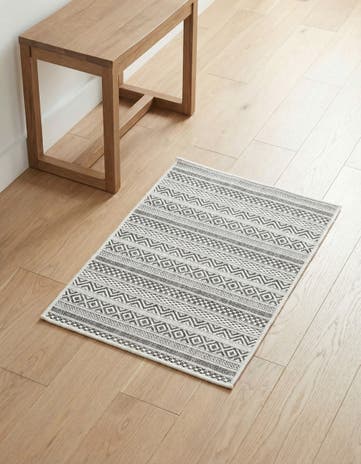 2' x 3' Easy-Clean Ribbon Indoor / Outdoor Rug
