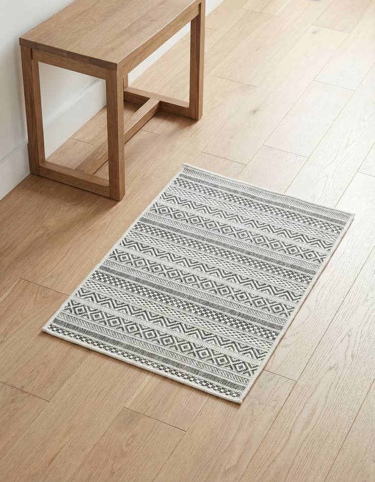 Detail image of 2' x 3' Easy-Clean Striped Indoor / Outdoor Rug