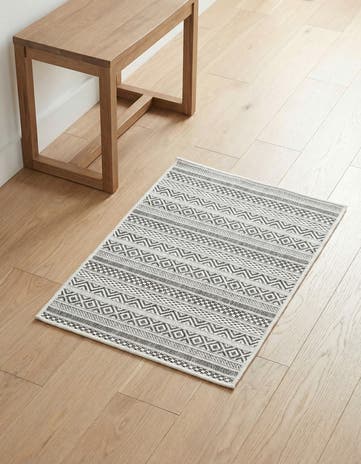 2' x 3' Easy-Clean Ribbon Indoor / Outdoor Rug