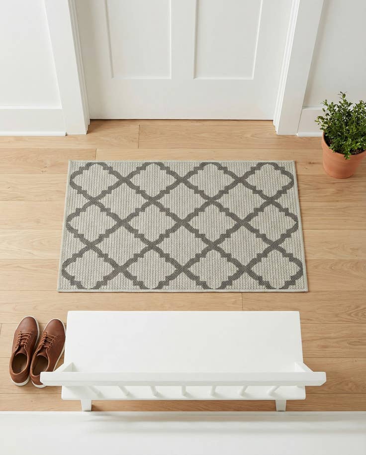 Detail image of 2' 2 x 3' Easy-Clean Trellis Indoor / Outdoor Rug