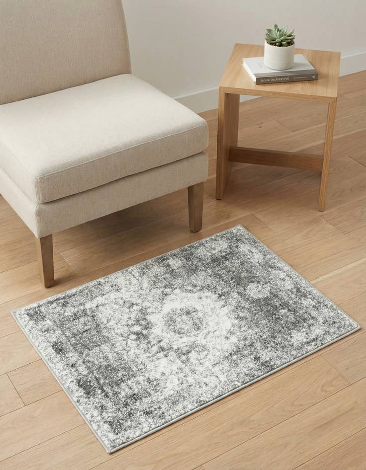 Detail image of 2' x 3' Venice Rug