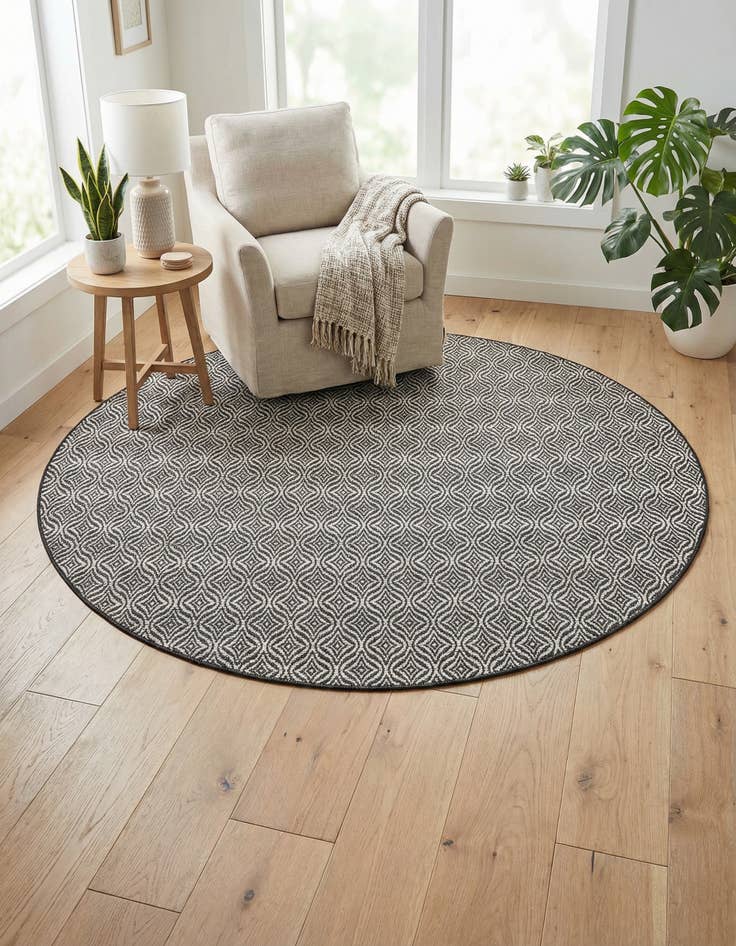 Detail image of 7' 10 x 7' 10 Easy-Clean Trellis Indoor / Outdoor Round Rug