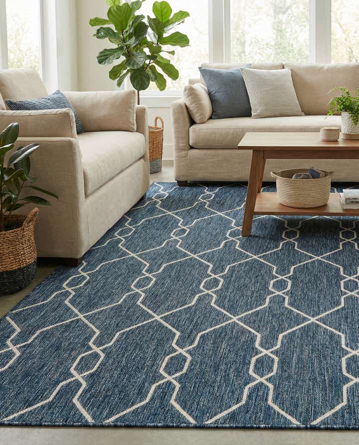 5' 3 x 8' Easy-Clean Lattice Indoor / Outdoor Rug