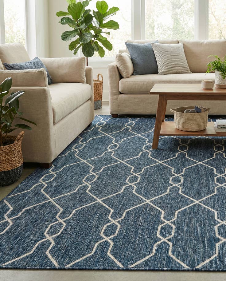 Detail image of 5' 3 x 8' Easy-Clean Lattice Indoor / Outdoor Rug