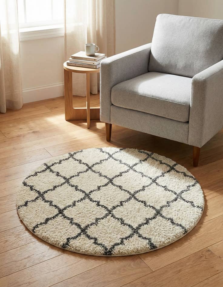 Detail image of 3' 3 x 3' 3 Athena Shag Round Rug