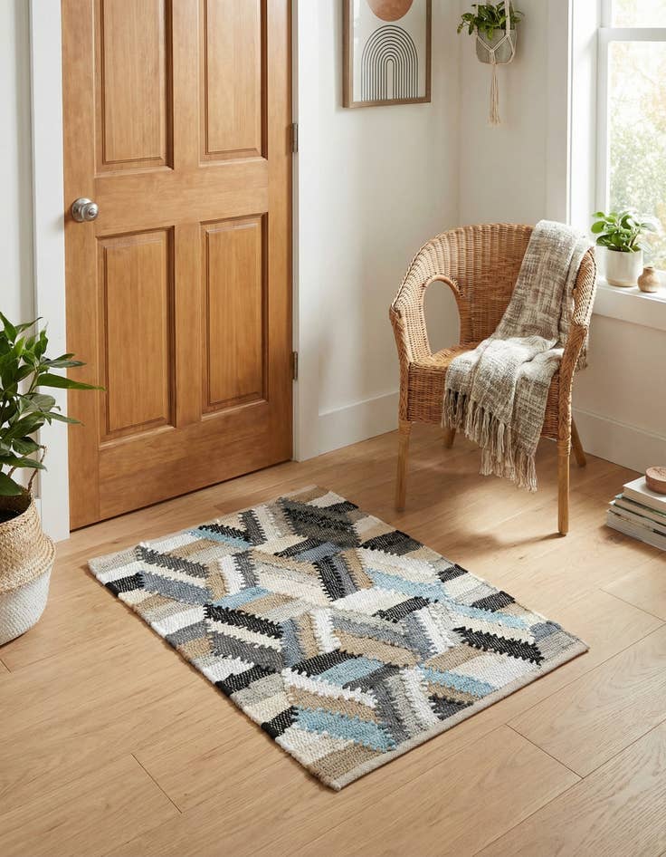 Detail image of 2' x 3' 1 Hand Braided Chindi Cotton Rug