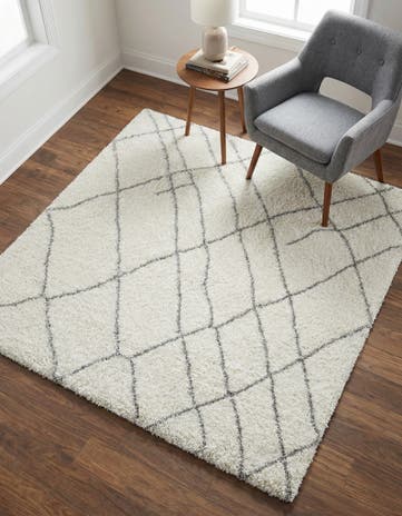 5' 3 x 5' 3 Soft Touch Shag Square Rug