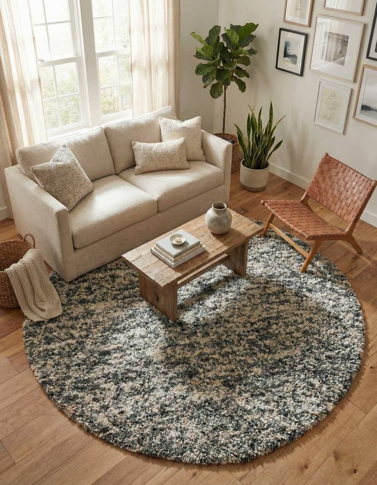 Detail image of 7' 10 x 7' 10  Hand Woven Haka Deluxe Shag Round Rug