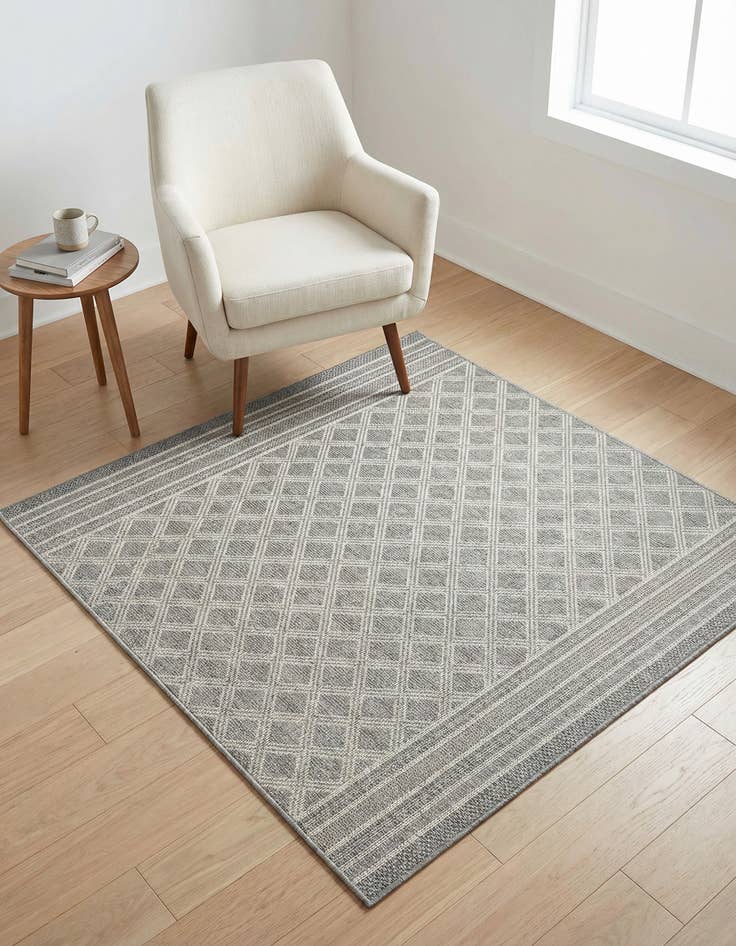Detail image of  5' 1 x 5' 1  Washable Lattice Indoor / Outdoor Square Rug