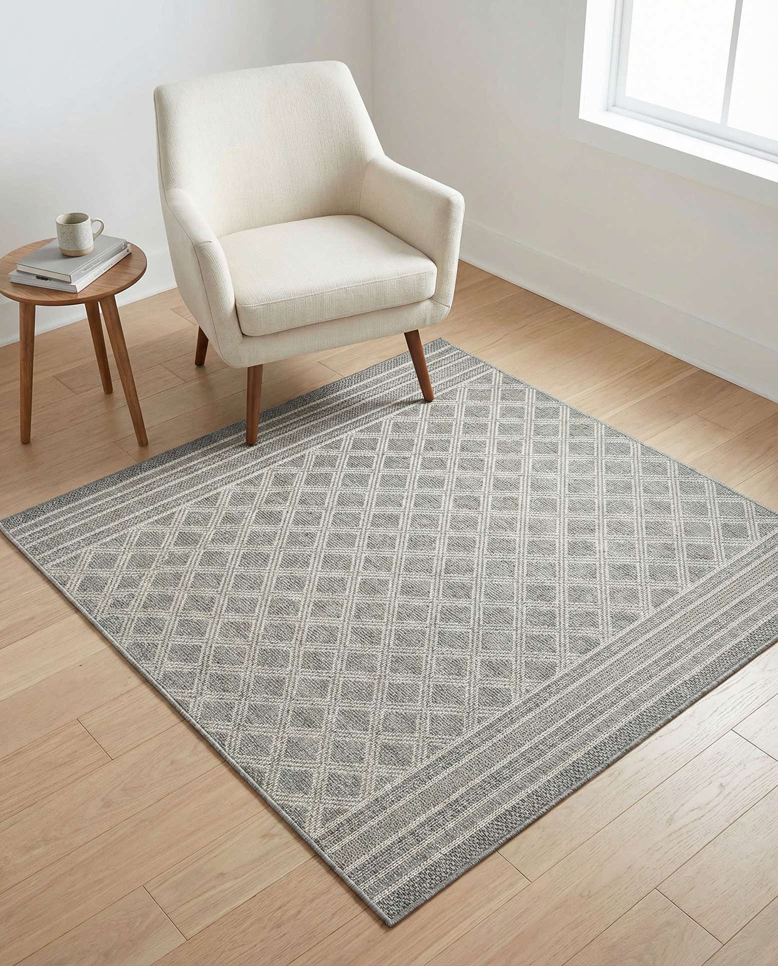 5' 1 x 5' 1 Easy-Clean Lattice Indoor / Outdoor Square Rug