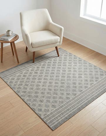 5' 1 x 5' 1 Easy-Clean Lattice Indoor / Outdoor Square Rug
