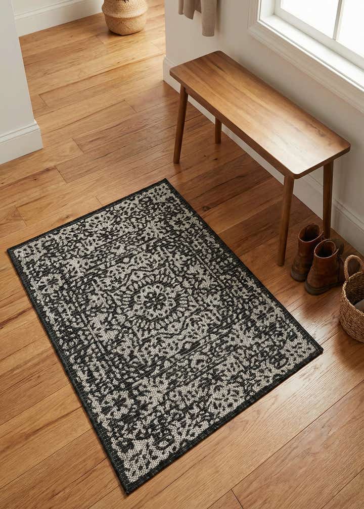 2' x 3' Easy-Clean Traditional Indoor / Outdoor Rug