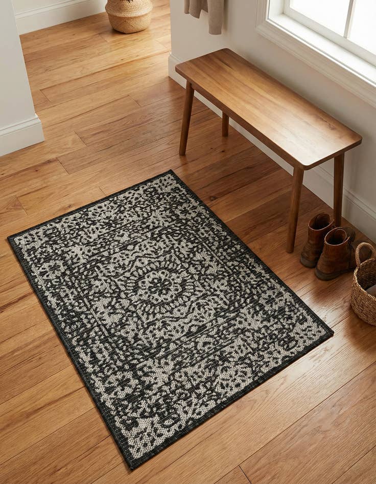 Detail image of 2' x 3'  Washable Traditional Indoor / Outdoor Rug