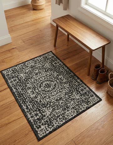 2' x 3' Easy-Clean Traditional Indoor / Outdoor Rug