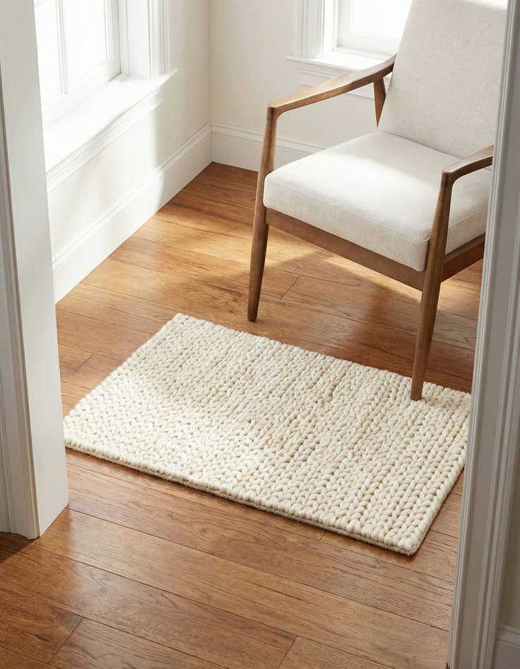 Detail image of 2' x 3' 1 Hand Woven Lana New Zealand Wool Rug