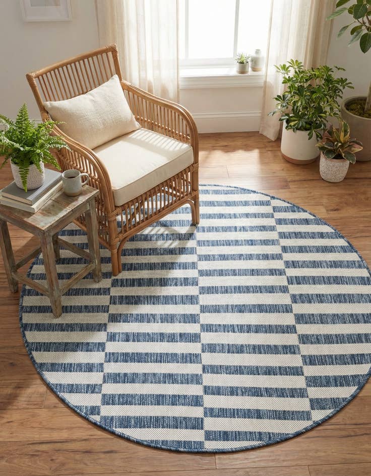 Detail image of 4' x 4' Washable Ribbon Indoor / Outdoor Round Rug