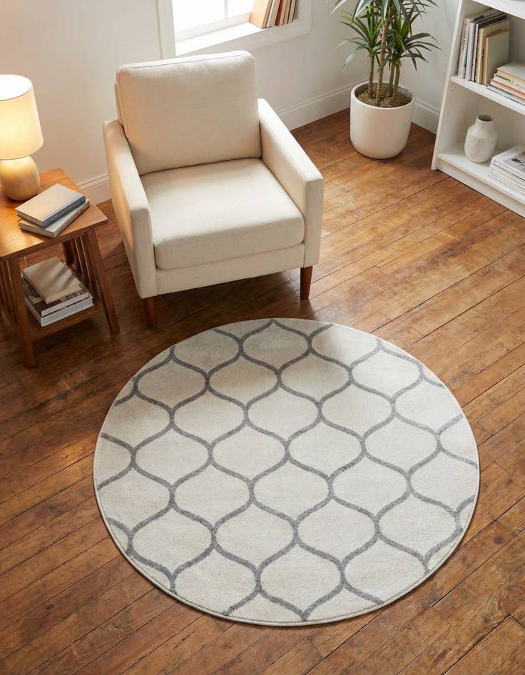 Detail image of 3' x 3' Lattice Frieze Round Rug