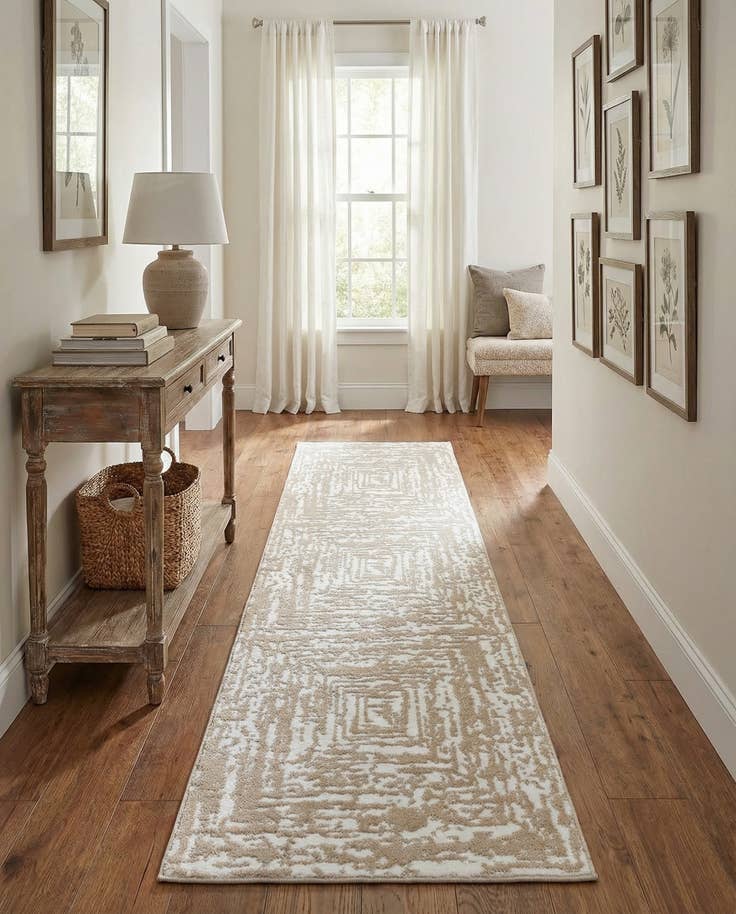 Detail image of 2' x 8' Hermitage Runner Rug