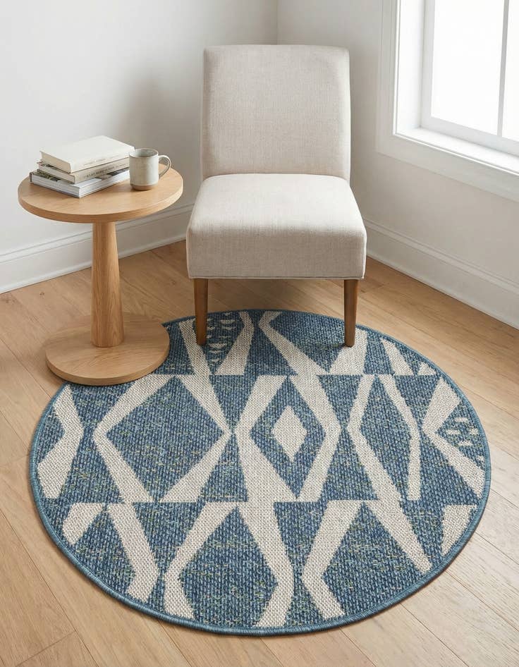 Detail image of 3' 3 x 3' 3  Washable Baja Indoor / Outdoor Round Rug