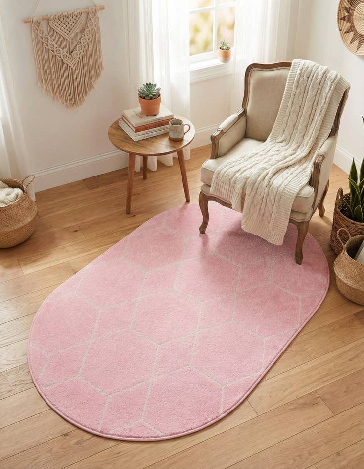 Detail image of 3' x 5' 3 Trellis Frieze Oval Rug