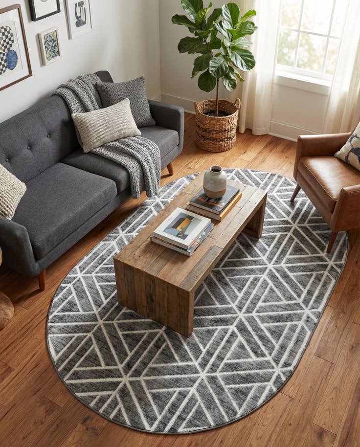 Detail image of 5' 3 x 8' Lattice Trellis Oval Rug