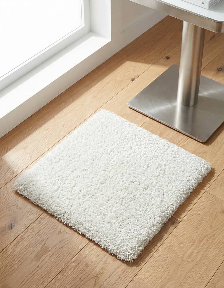 Detail image of 1' 4 x 1' 4 Jill Zarin Shaggy Chic Sample Rug