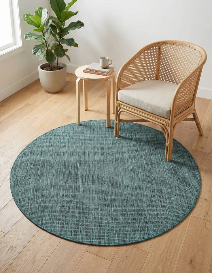 Detail image of 4' 1 x 4' 1  Washable Solid Indoor / Outdoor Round Rug