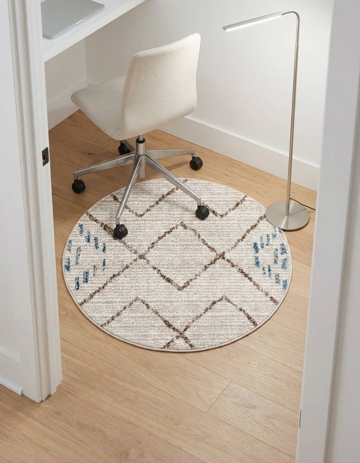 Detail image of 3' 3 x 3' 3 Aramis Round Rug