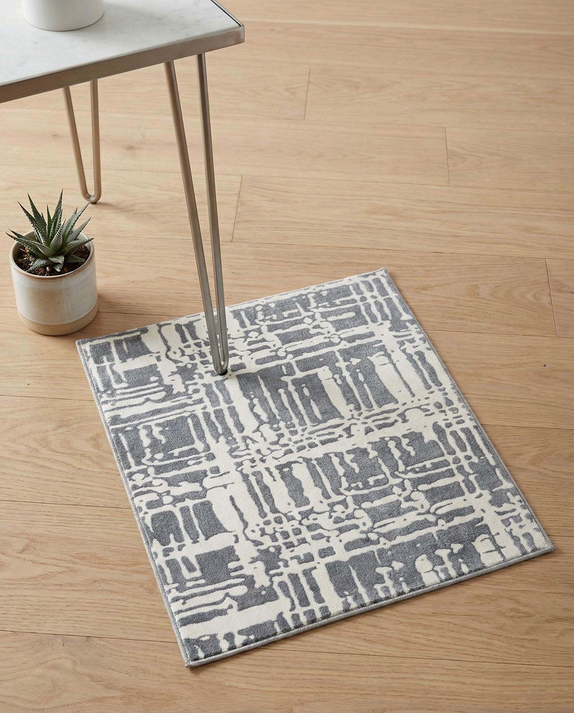 1' 4 x 1' 4 Vince Camuto Sample Rug