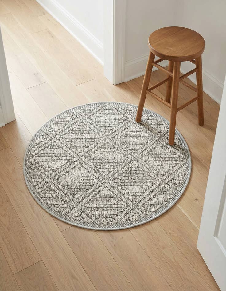 Detail image of  3' 1 x 3' 1  Washable Lattice Indoor / Outdoor Round Rug