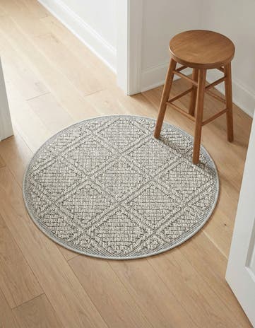 3' 1 x 3' 1 Easy-Clean Lattice Indoor / Outdoor Round Rug