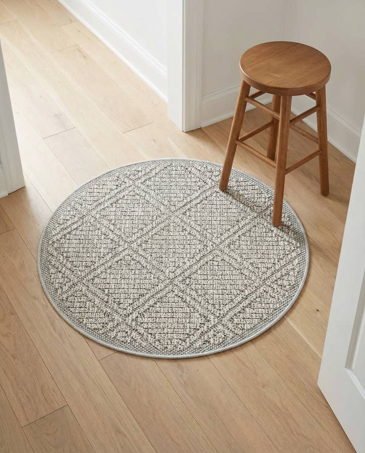 Detail image of 3' 1 x 3' 1 Easy-Clean Lattice Indoor / Outdoor Round Rug