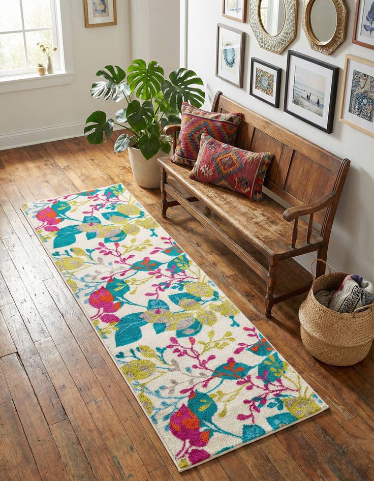 Detail image of 2' x 6' Azalea Runner Rug