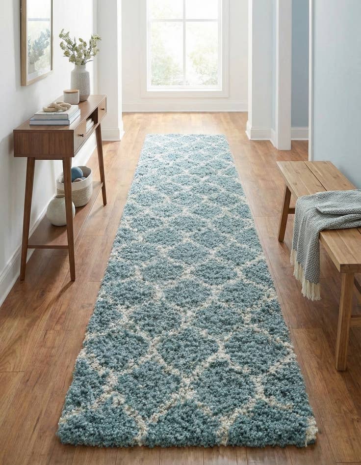 Detail image of 2' 7 x 12' Lattice Shag Runner Rug