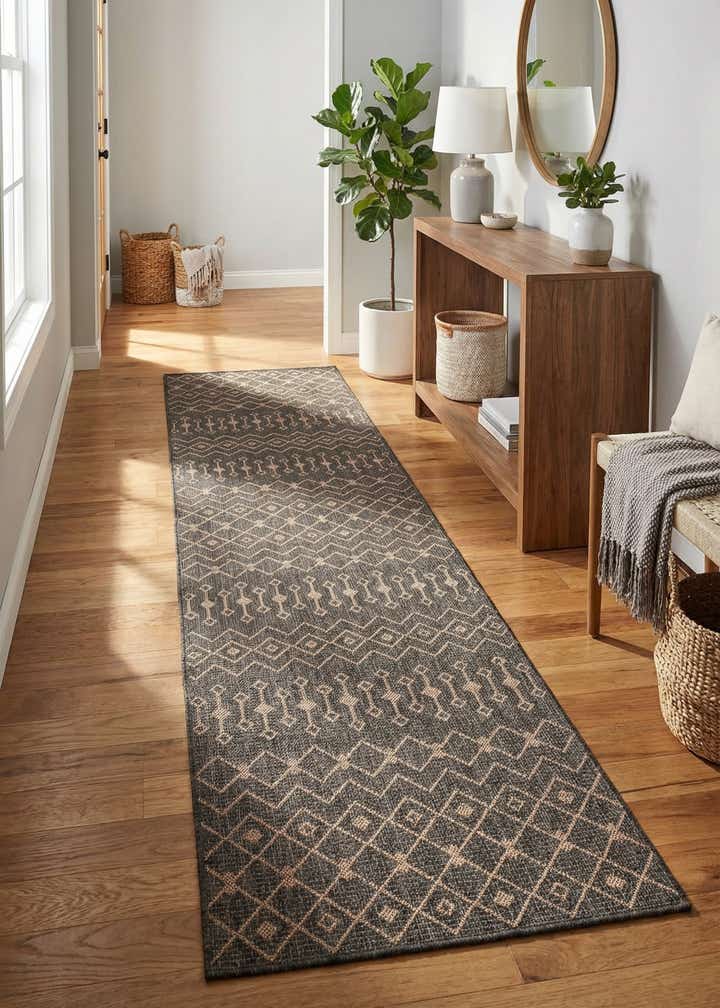 2' 7 x 10' Easy-Clean Trellis Indoor / Outdoor Runner Rug