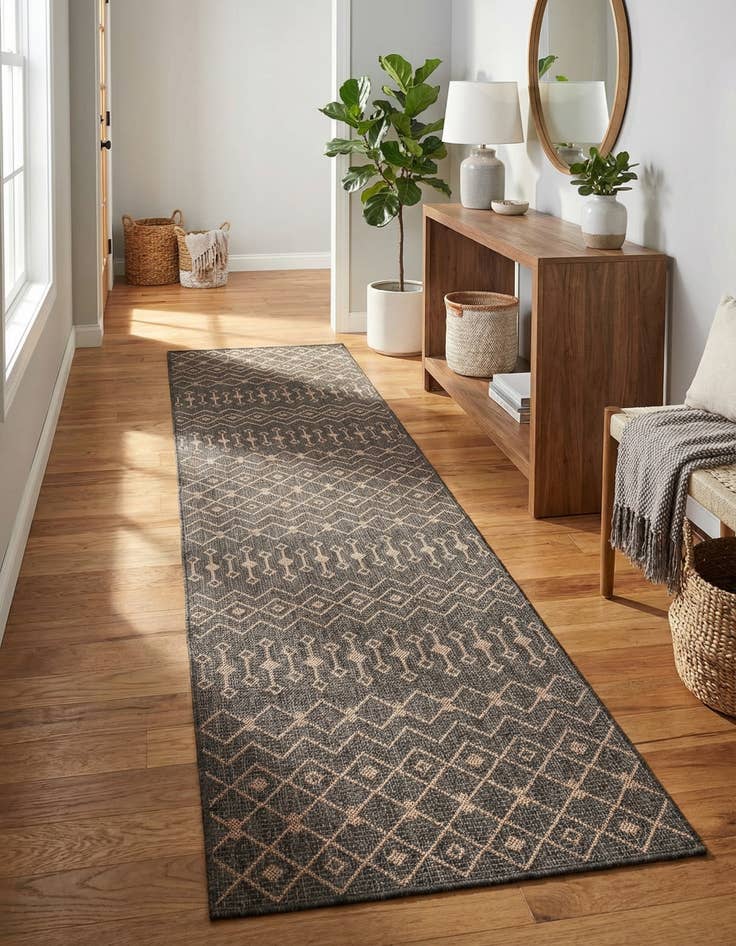 Detail image of 2' 7 x 10' Easy-Clean Trellis Indoor / Outdoor Runner Rug