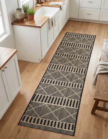 2' x 8' Easy-Clean Lattice Indoor / Outdoor Runner Rug
