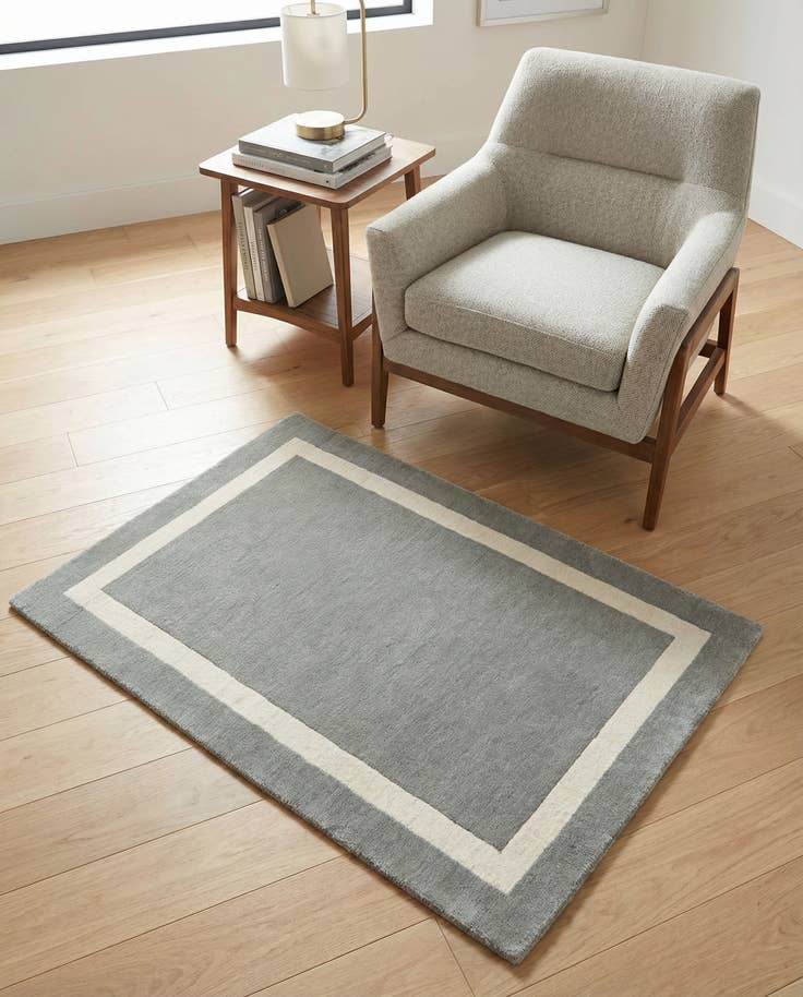 Detail image of 3' 3 x 5' 3 Jill Zarin Border Wool Rug