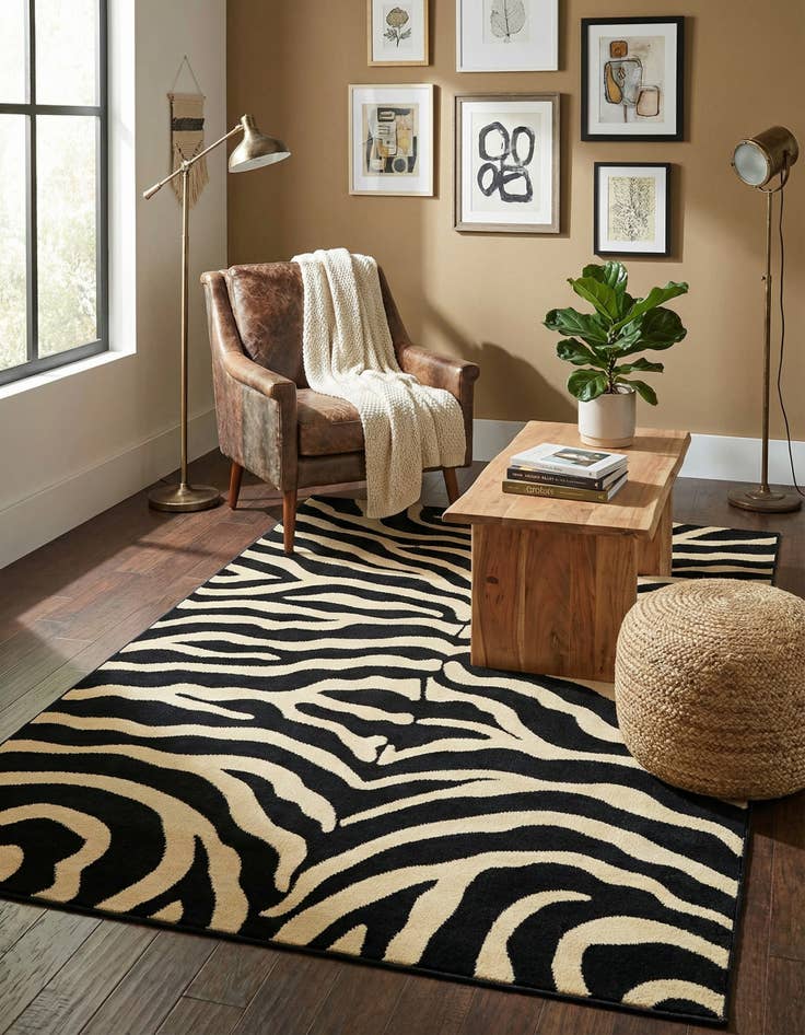 Detail image of 5' 3 x 8' Savannah Rug