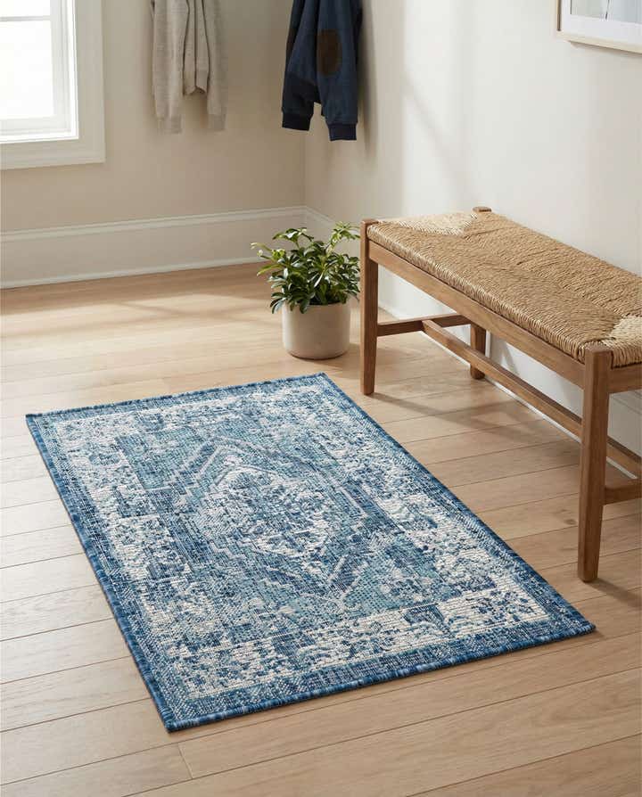 2' x 3' Easy-Clean Traditional Indoor / Outdoor Rug